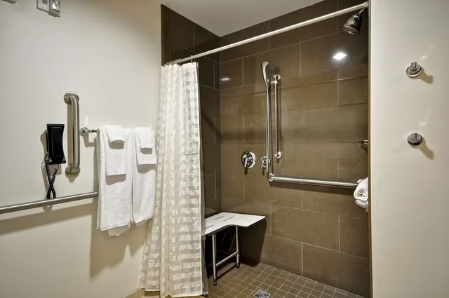 غرفة بسرير كينج لذوي الإعاقة، Hyatt House Atlanta Cobb Galleria 4/4