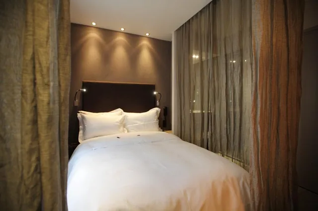 Emotion, Hidden Hotel 2/4