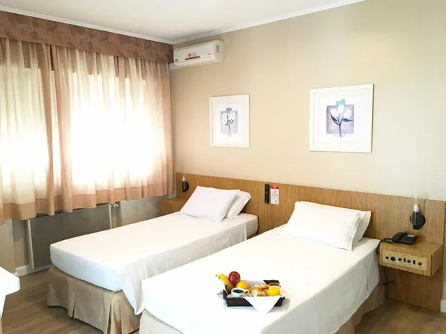 غرفة رباعية، Cosmos Hotel 1/8