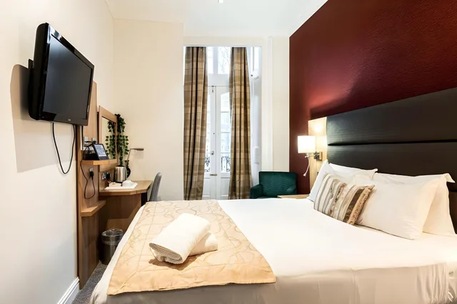Standard, Double Bed, Lancaster Court Hotel 2/3