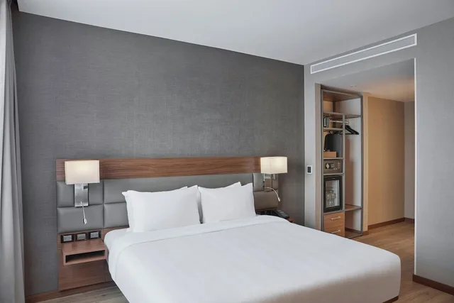 غرفة بسرير كينج بإطلالة على المدينة، Ac Hotel By Marriott Saltillo 4/9