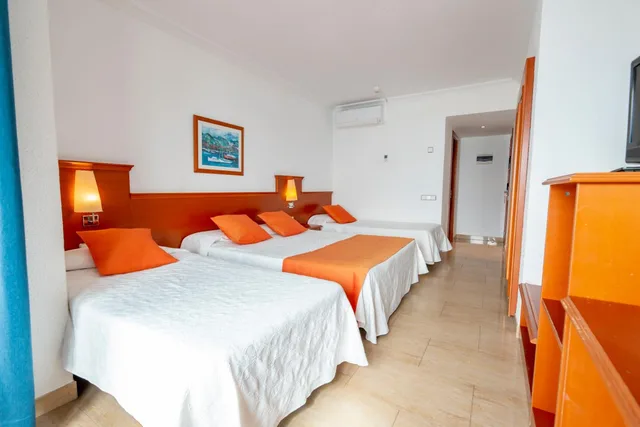 غرفة رباعية بإطلالة على البحر، Risech Hotel 5/10