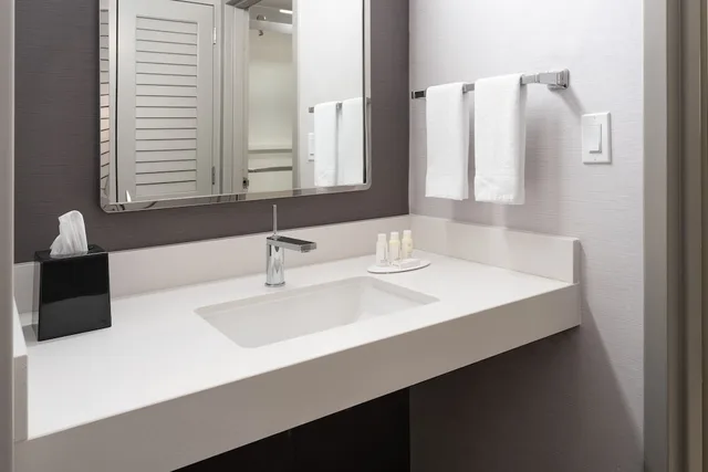جناح بسريرين مزدوجين مع أريكة، Courtyard by Marriott West Palm Beach 3/8