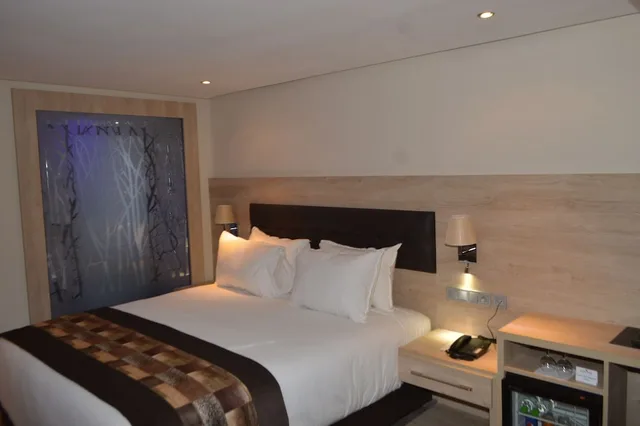 غرفة بريميوم بسريرين منفصلين بإطلالة على البحر، Anezi Tower Hotel 3/10