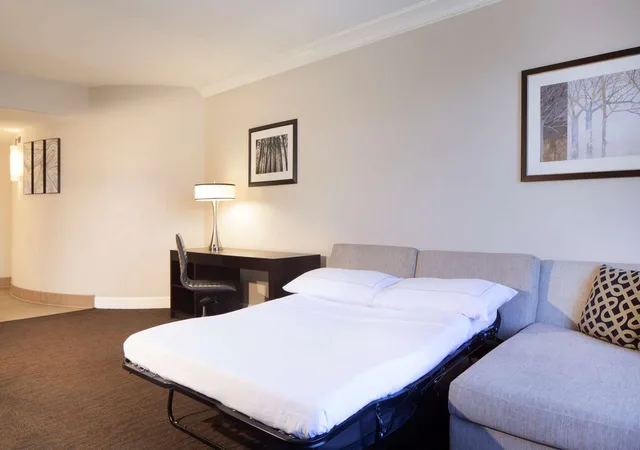 جناح بسرير كينج مع أريكة، Hilton Santa Cruz/Scotts Valley 3/7