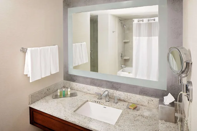 جناح رئاسي بسرير كينج بغرفتين، Doubletree By Hilton South Bend 2/2