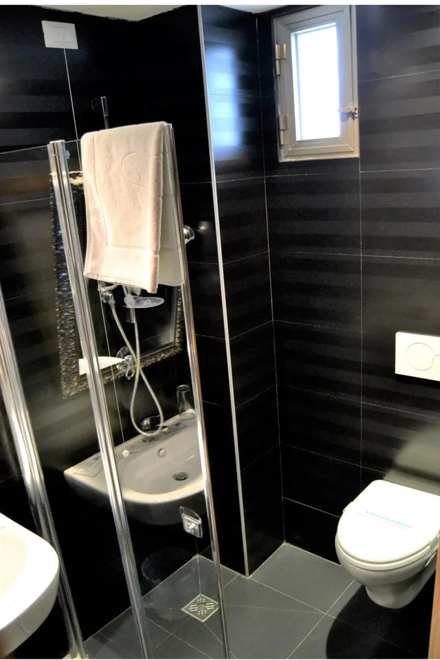 غرفة بسرير مزدوج أو سريرين منفصلين لذوي الإعاقة، Hotel Aiglon 4/5