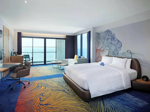 Junior Suite, King Bed, Sea View, Balcony, Novotel Marina Sriracha 1/3