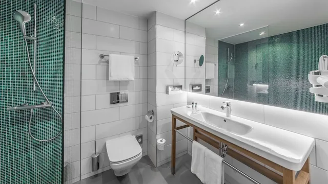 غرفة قياسية بسريرين منفصلين، Holiday Inn Munich Leuchtenbergring, an IHG Hotel 3/3