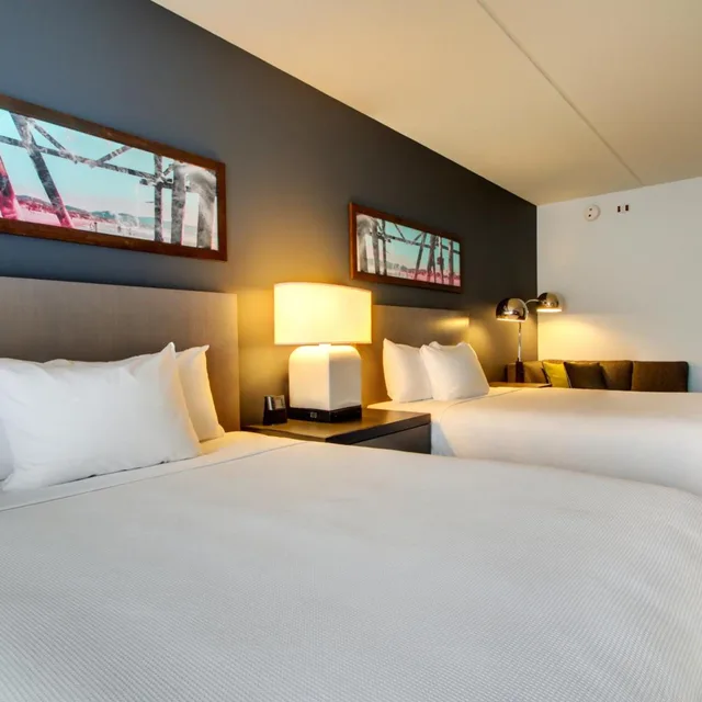 جناح بسرير كوين بغرفة نوم واحدة مع أريكة بمطبخ، Hyatt House Chicago/Evanston 4/7