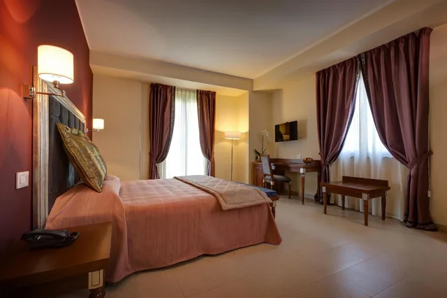 جناح جونيور، Hotel Parco Delle Fontane 4/10