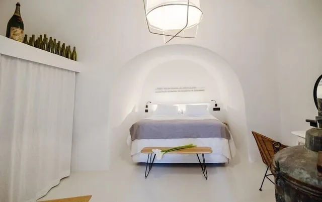 Suite, King Bed, Caldera View, Sofa, Hot Tub، IKIES Santorini 2/10