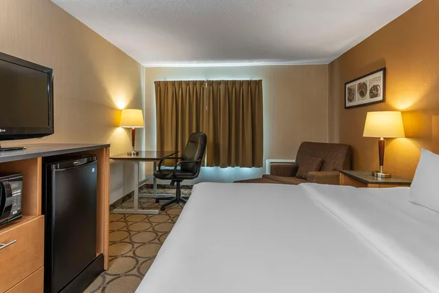 Upgrade, King Bed، Comfort Inn Drummondville 4/8