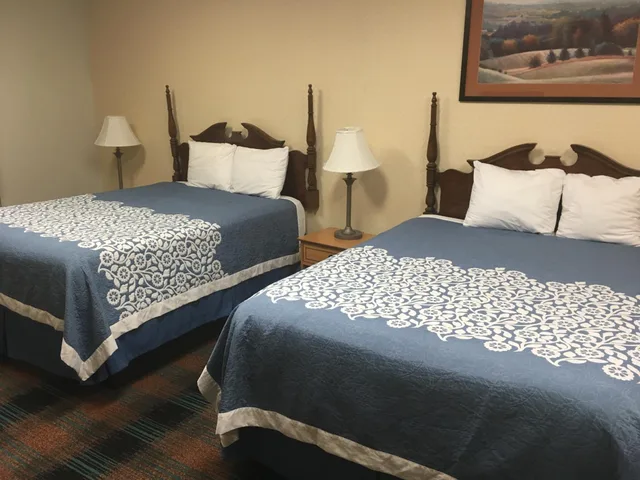 Deluxe, 2 Double Beds, Days Inn by Wyndham Hattiesburg MS 4/7