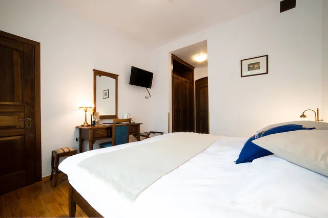 غرفة كلاسيكية بسرير كوين، Euroresidence 4/9