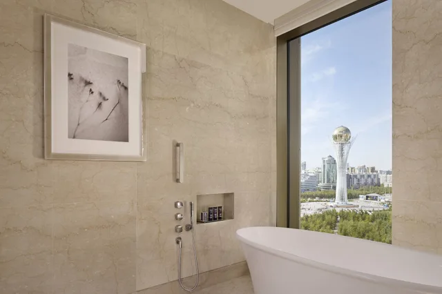 غرفة كلوب بسرير كينج بإطلالة على المدينة، THE RITZ-CARLTON ASTANA 7/7