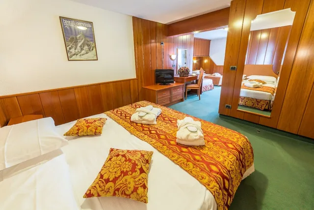غرفة عائلية بسرير كوين وسريرين منفصلين بغرفة نوم واحدة، Hotel Excelsior Planet 4/7