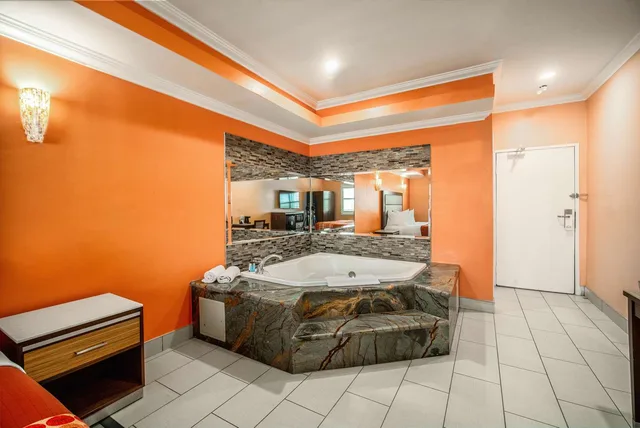غرفة بسرير كينج، Rodeway Inn and Suites Pasadena 5/8