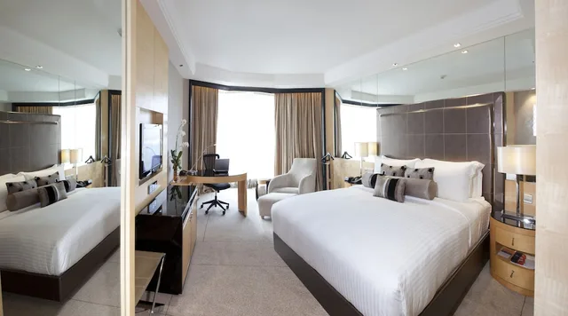 غرفة ديلوكس بسرير كينج، Dorsett Grand Subang 2/3