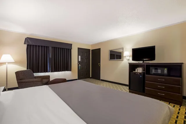 غرفة قياسية بسرير كينج، Quality Inn & Suites Millville 2/5