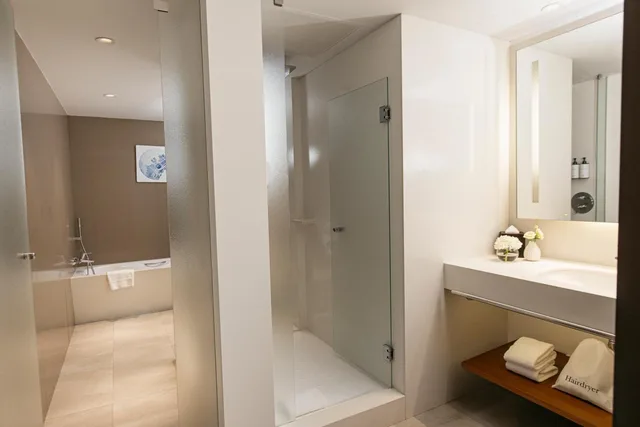 جناح بسريرين منفصلين بشرفة بغرفة نوم واحدة مع أريكة، InterContinental Barcelona 6/9