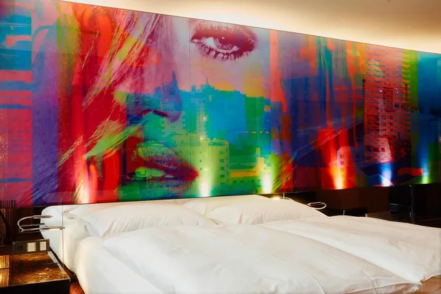 جناح جونيور، Savoy Hotel 2/4
