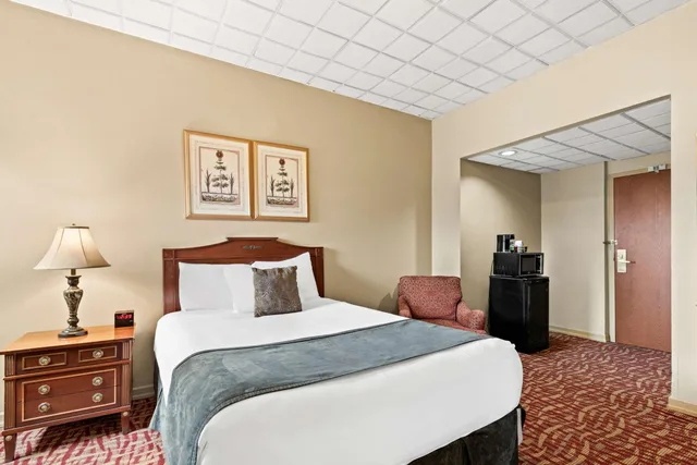 جناح بسرير كينج وسرير مزدوج، Genetti Hotel SureStay Collection By Best Western 1/14