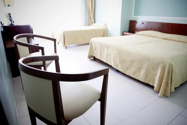 غرفة عائلية، Hotel Continental 3/5