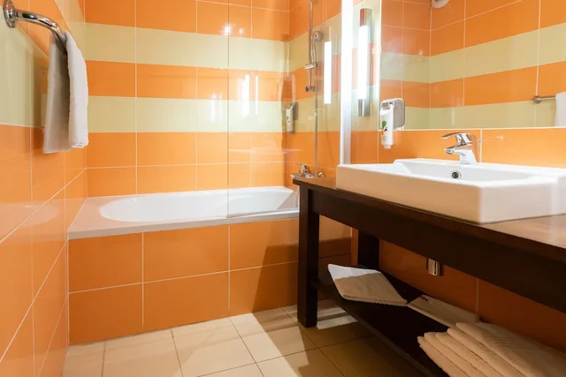 Standard, Double Bed, Hotel Ibis Styles Draguignan 3/5