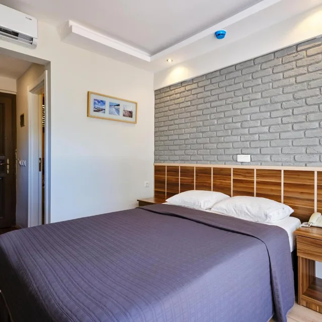Budget, Double or Twin Bed, Aquarius 7/10