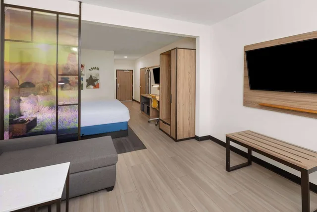 جناح بسرير كينج لذوي الإعاقة، La Quinta Inn & Suites by Wyndham El Paso East Loop-375 4/6