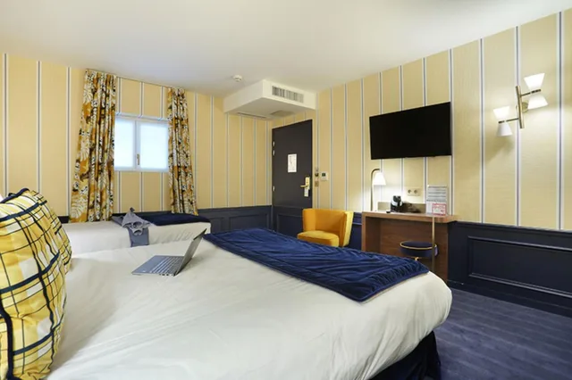 غرفة ثلاثية بسرير مزدوج، Auberge Du Cheval Blanc 1/9