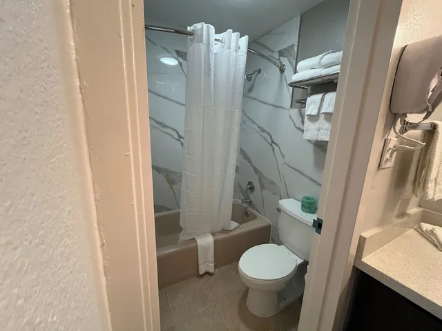 غرفة بسريرين مزدوجين بمطبخ للمدخنين، Studio6 Conroe, TX 3/5