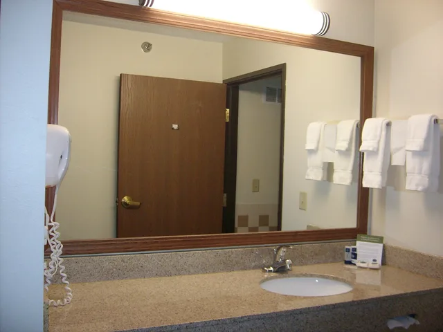 جناح استوديو بسرير كينج، Americinn By Wyndham Thief River Falls 2/2