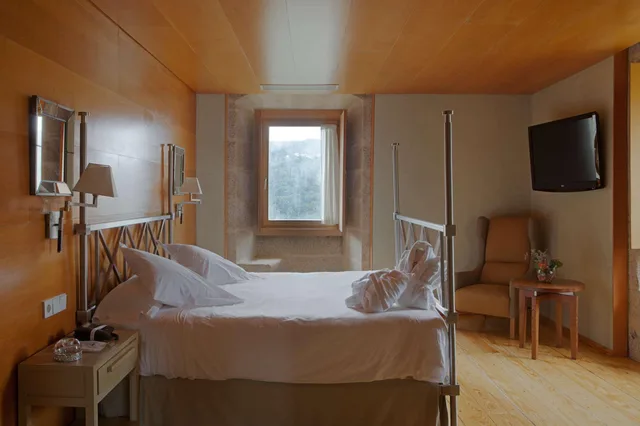 Standard, Double Bed, Parador de Santo Estevo 1/10
