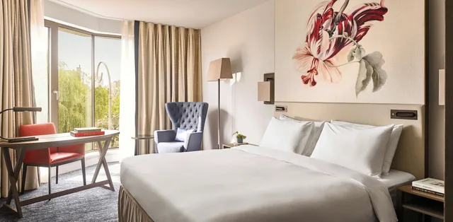 غرفة بسريرين منفصلين وسرير كينج، Hyatt Regency Amsterdam 1/9