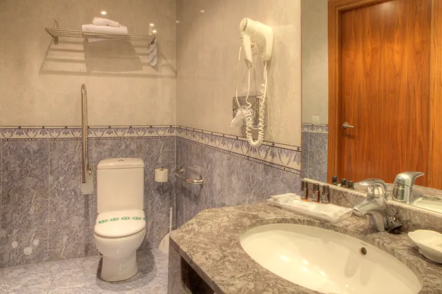 غرفة عائلية بإطلالة على المسبح، Sunway Playa Golf Sitges 2/2