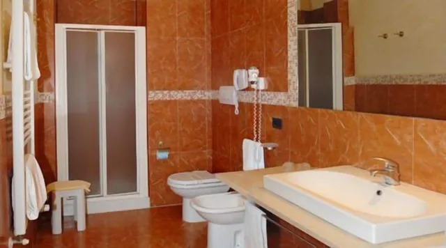 غرفة كلاسيكية بإطلالة على الفناء مفردة بسرير مزدوج، Hotel San Paolo Al Convento 4/4