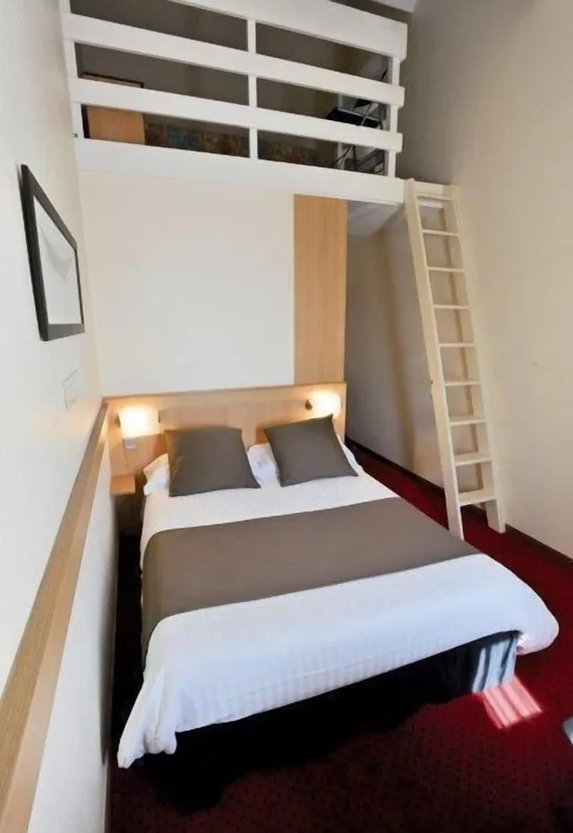 غرفة قياسية بسرير مزدوج وسريرين منفصلين، Kyriad Rennes Chantepie 5/10