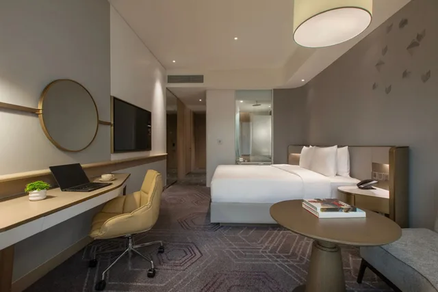 غرفة قياسية مع دخول الصالة، Crowne Plaza Kuala Lumpur City Centre 4/4