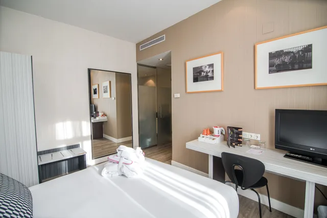 غرفة سوبيريور بسريرين منفصلين بشرفة، Petit Palace Chueca 5/9