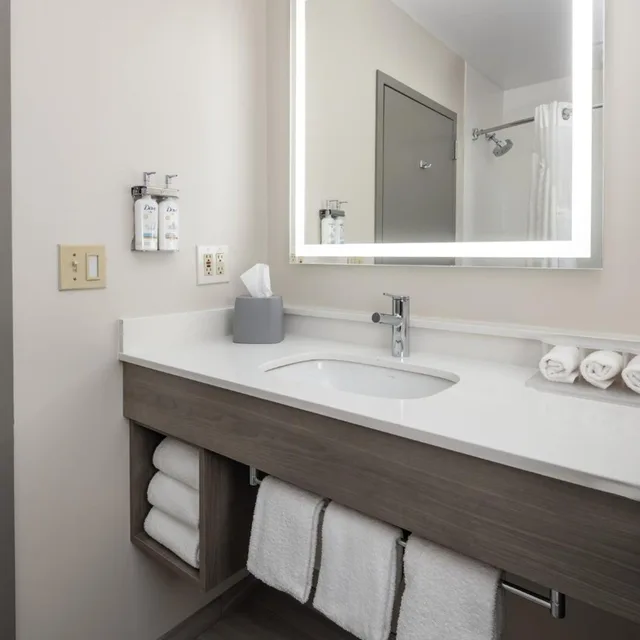 غرفة قياسية بسرير كينج، Holiday Inn Express Ludlow 2/2