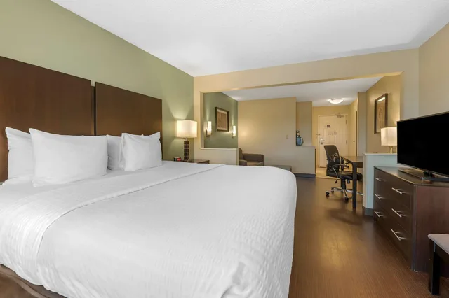 جناح بسرير كينج مع أريكة، Best Western Hilliard Inn & Suites 3/3