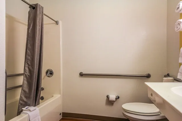جناح ديلوكس بسريرين كوين، Motel6 New Braunfels, TX 6/9