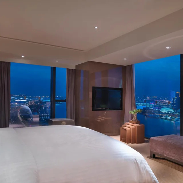جناح بسرير كينج بإطلالة على النهر بغرفة نوم واحدة، Intercontinental Shanghai Expo Hotel 1/7