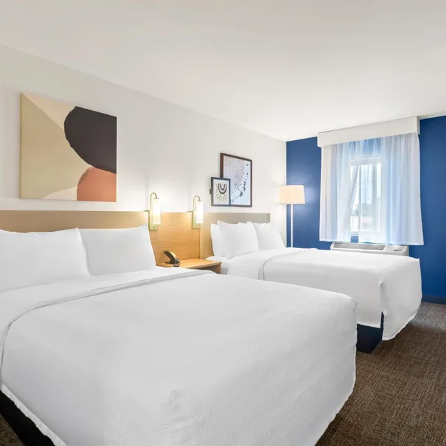 غرفة بسرير كينج وسريرين كوين، Spark by Hilton Evansville Downtown 1/5