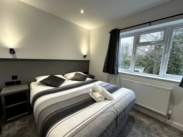 Room, King Bed, Gainsborough Lodge 1/3