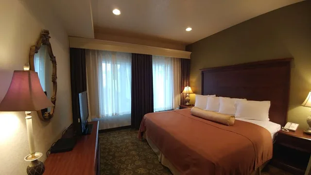 جناح بسريرين كينج مع أريكة بمطبخ، Best Western Salbasgeon Inn & Suites Of Reedsport 1/4