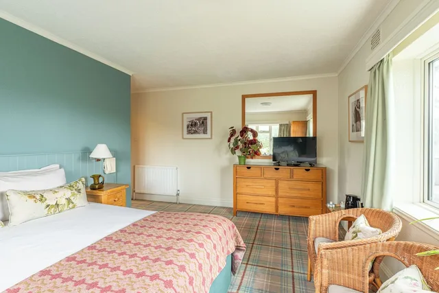 2 Bedrooms, Suite, Single, 1 Double and 1 Single Bed, Balcony، The Knoll House 2/4