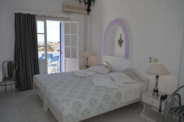 غرفة ثلاثية، Melina Hotel 1/3